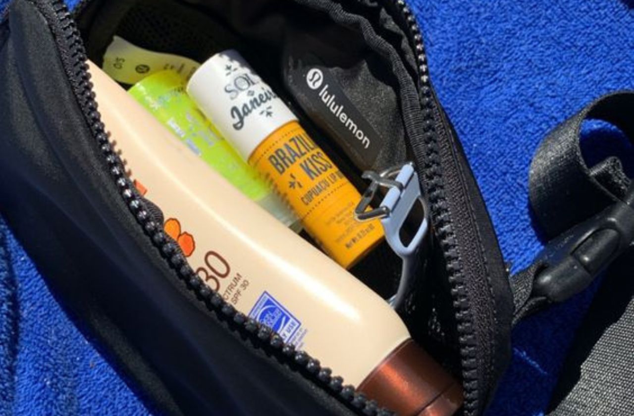 10 Lululemon Belt Bag Dupes - Starting at Just $8 topsfordays 10 Lululemon Belt Bag Dupes - Starting at Just $8 topsfordays