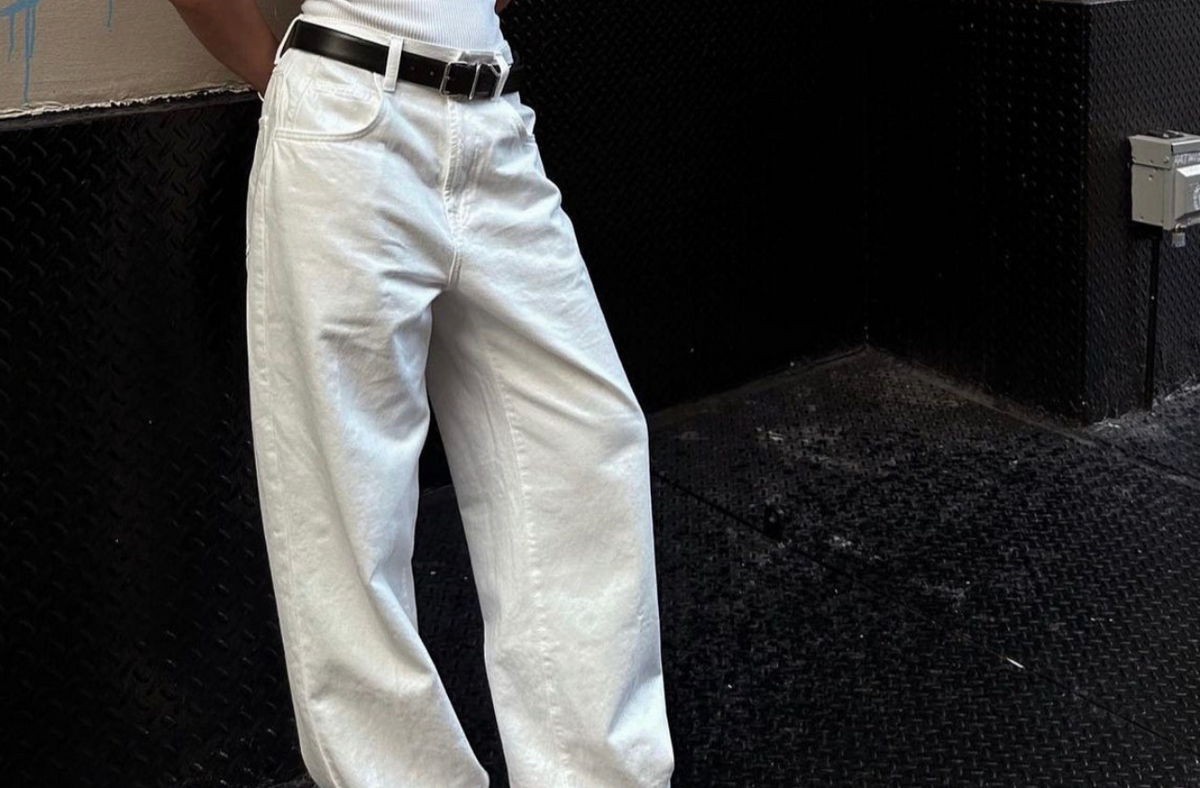 women wearing low rise baggy jeans